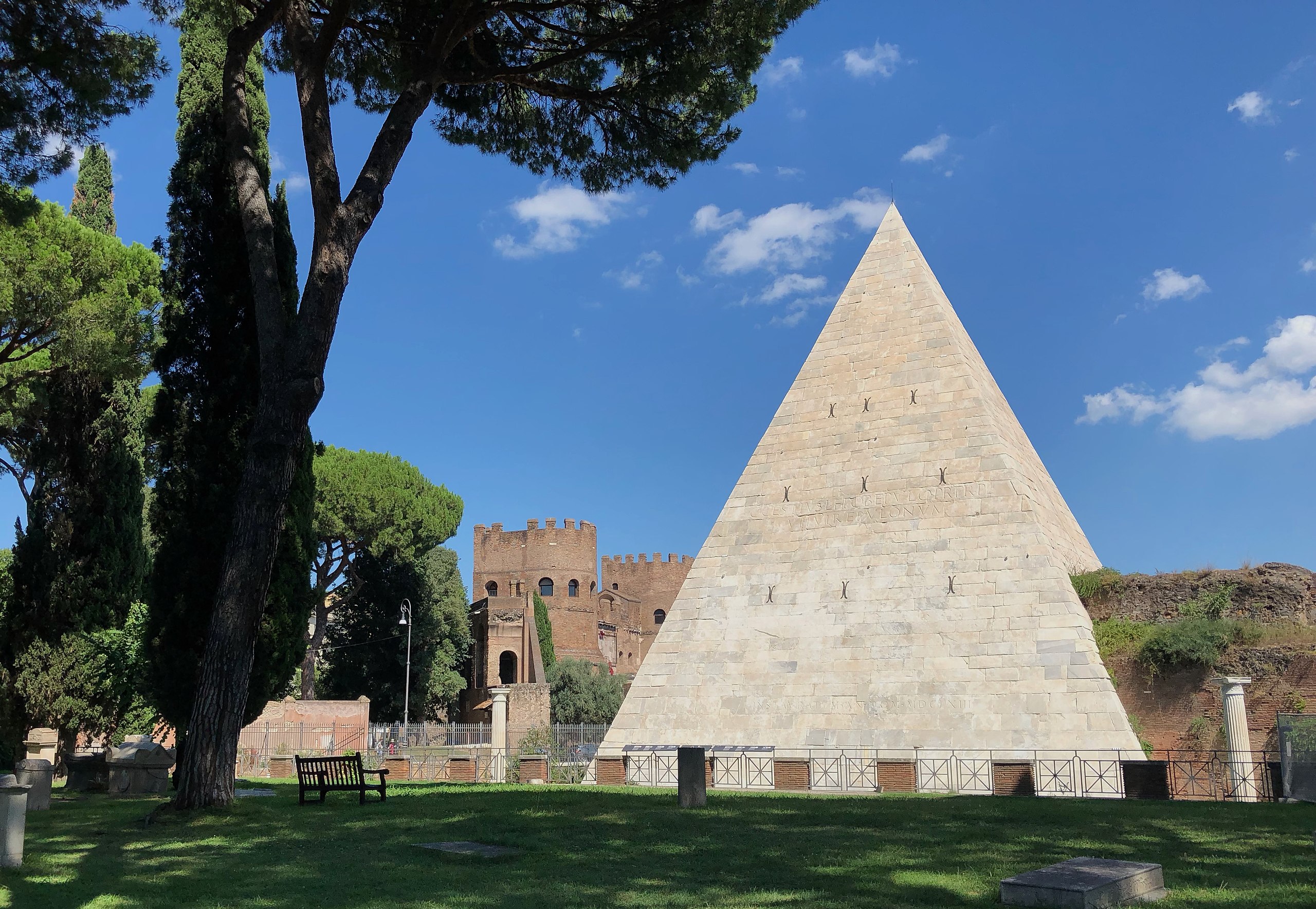 Cestius' Pyramid<br>Source: Wikipedia